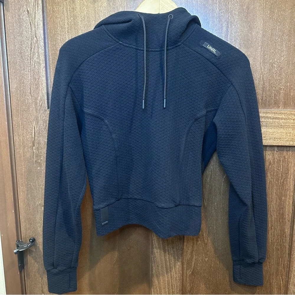 Unrl Women's Elevation Black Textured Pullover Hoodie